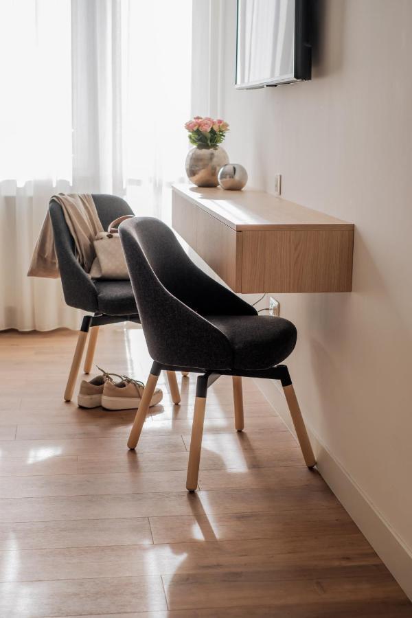 Adele Apartments เปตช์ ภายนอก รูปภาพ