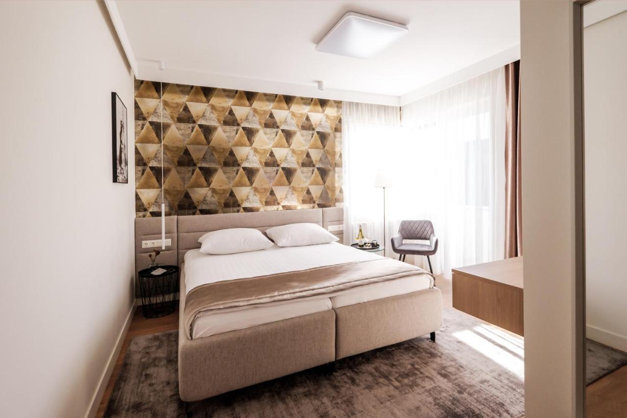 Adele Apartments เปตช์ ภายนอก รูปภาพ