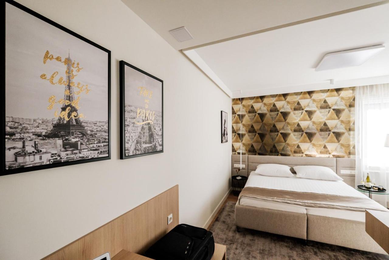Adele Apartments เปตช์ ภายนอก รูปภาพ