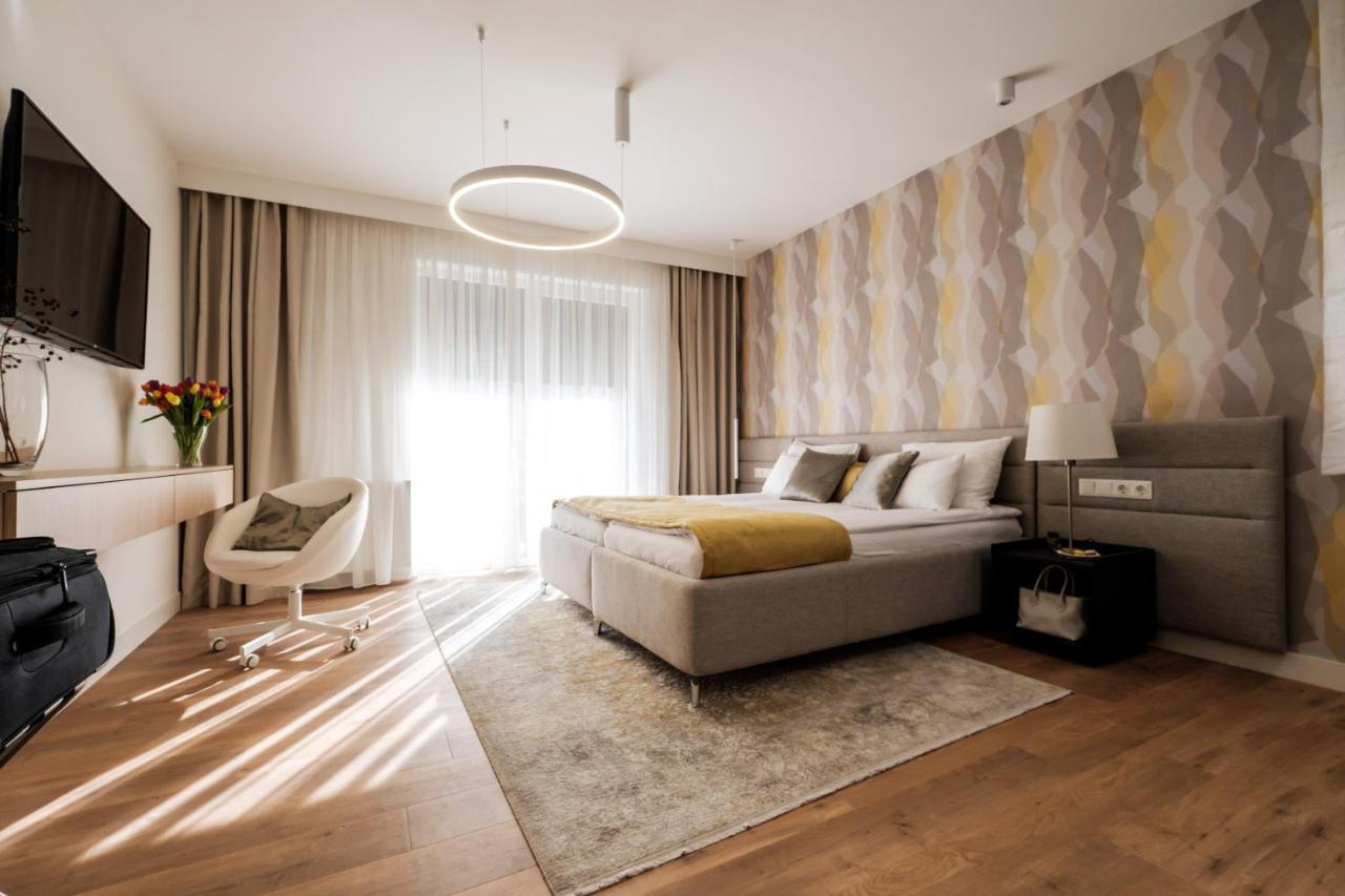 Adele Apartments เปตช์ ภายนอก รูปภาพ