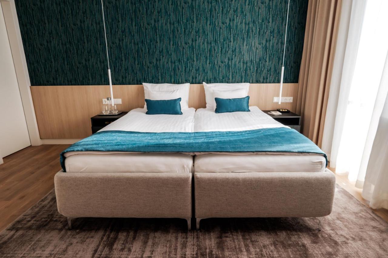 Adele Apartments เปตช์ ภายนอก รูปภาพ