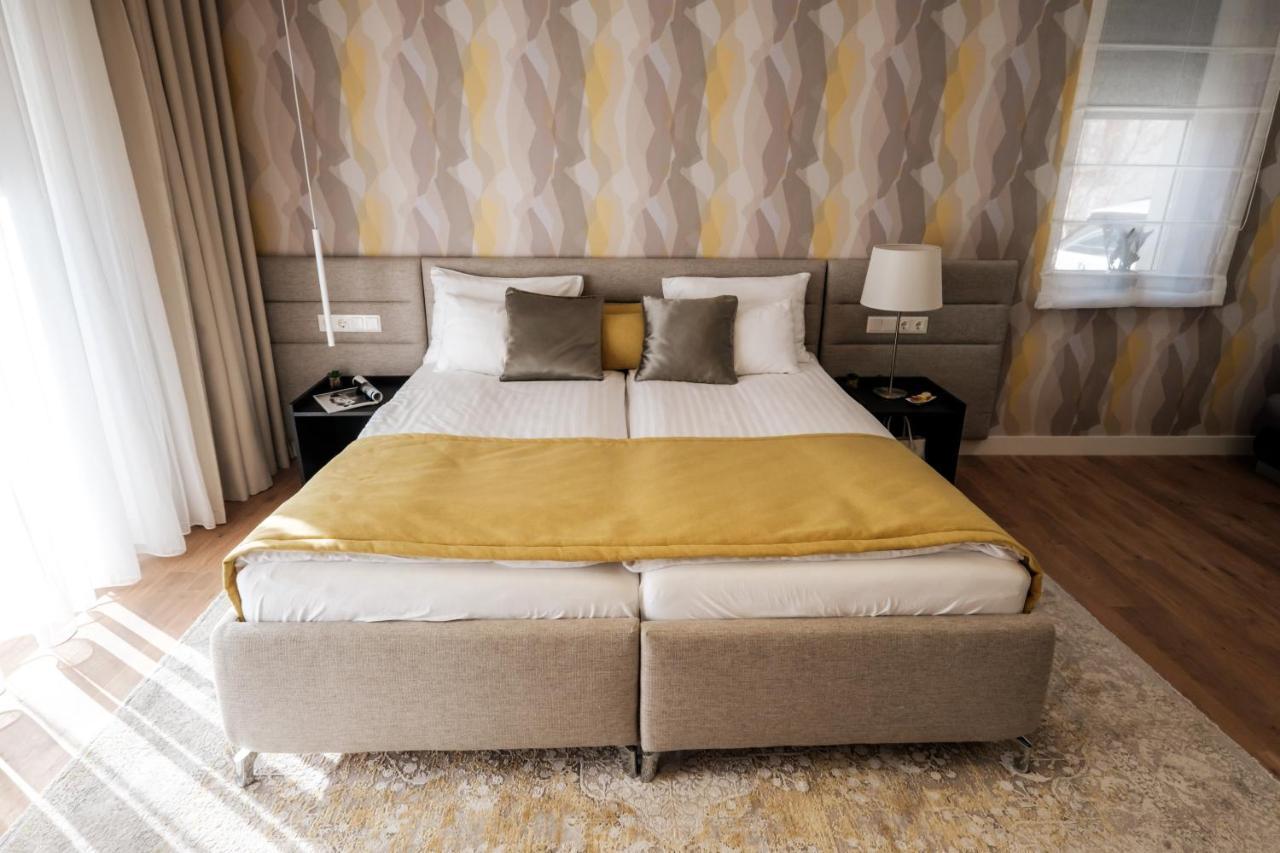 Adele Apartments เปตช์ ภายนอก รูปภาพ