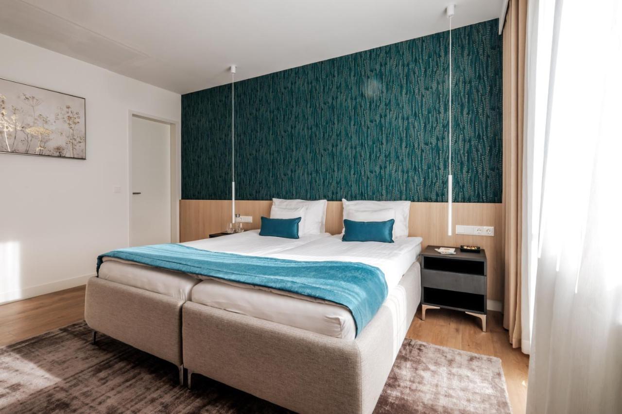 Adele Apartments เปตช์ ภายนอก รูปภาพ