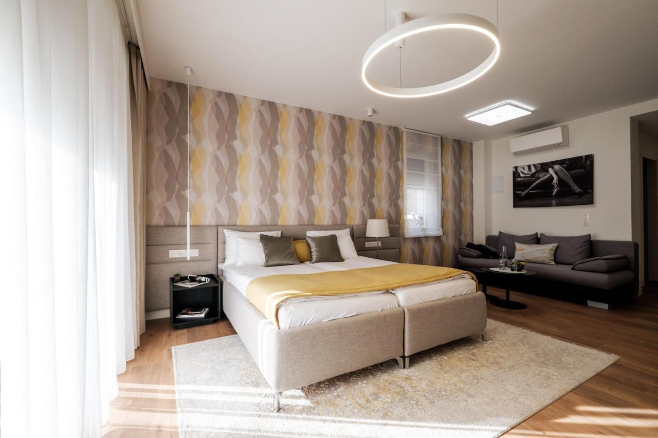 Adele Apartments เปตช์ ภายนอก รูปภาพ