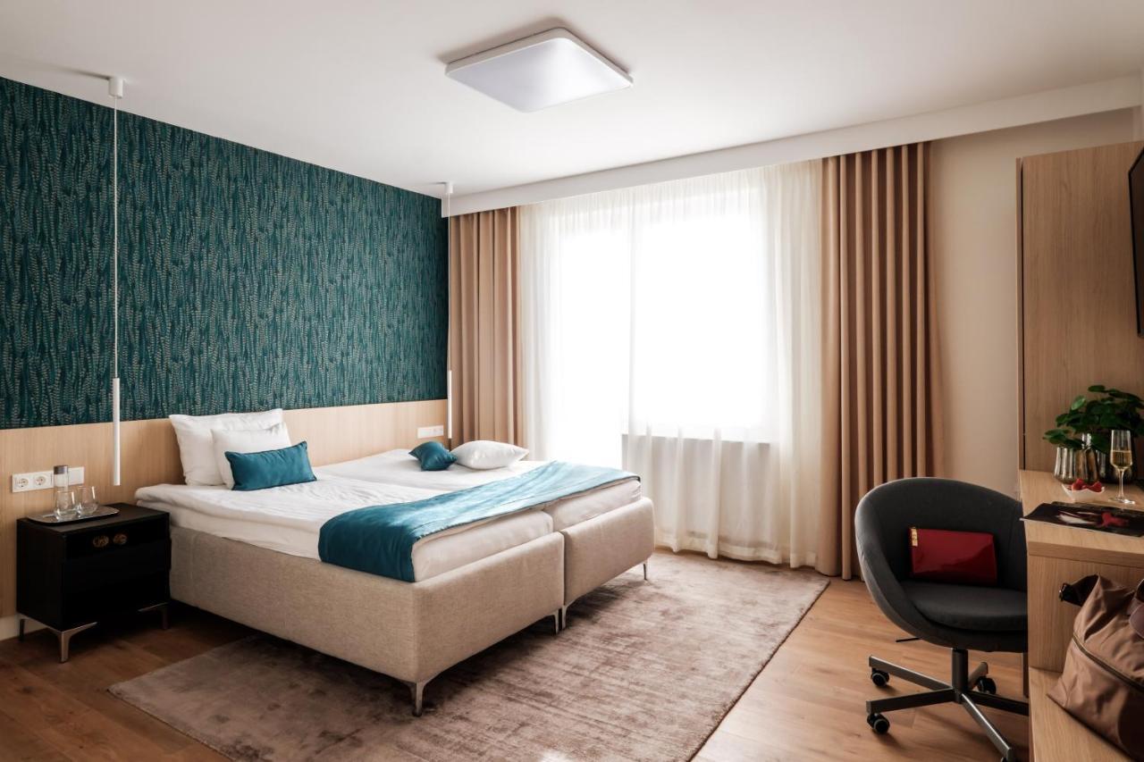 Adele Apartments เปตช์ ภายนอก รูปภาพ