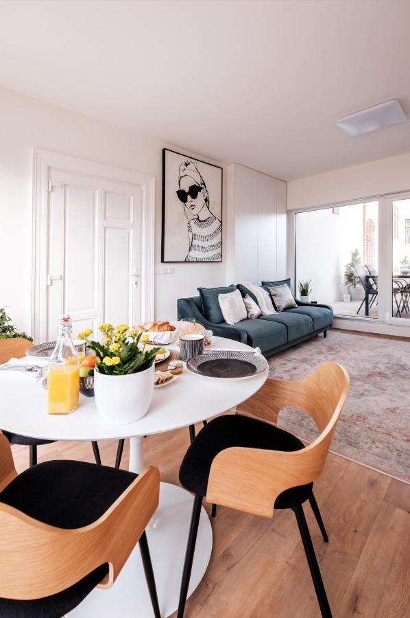 Adele Apartments เปตช์ ภายนอก รูปภาพ
