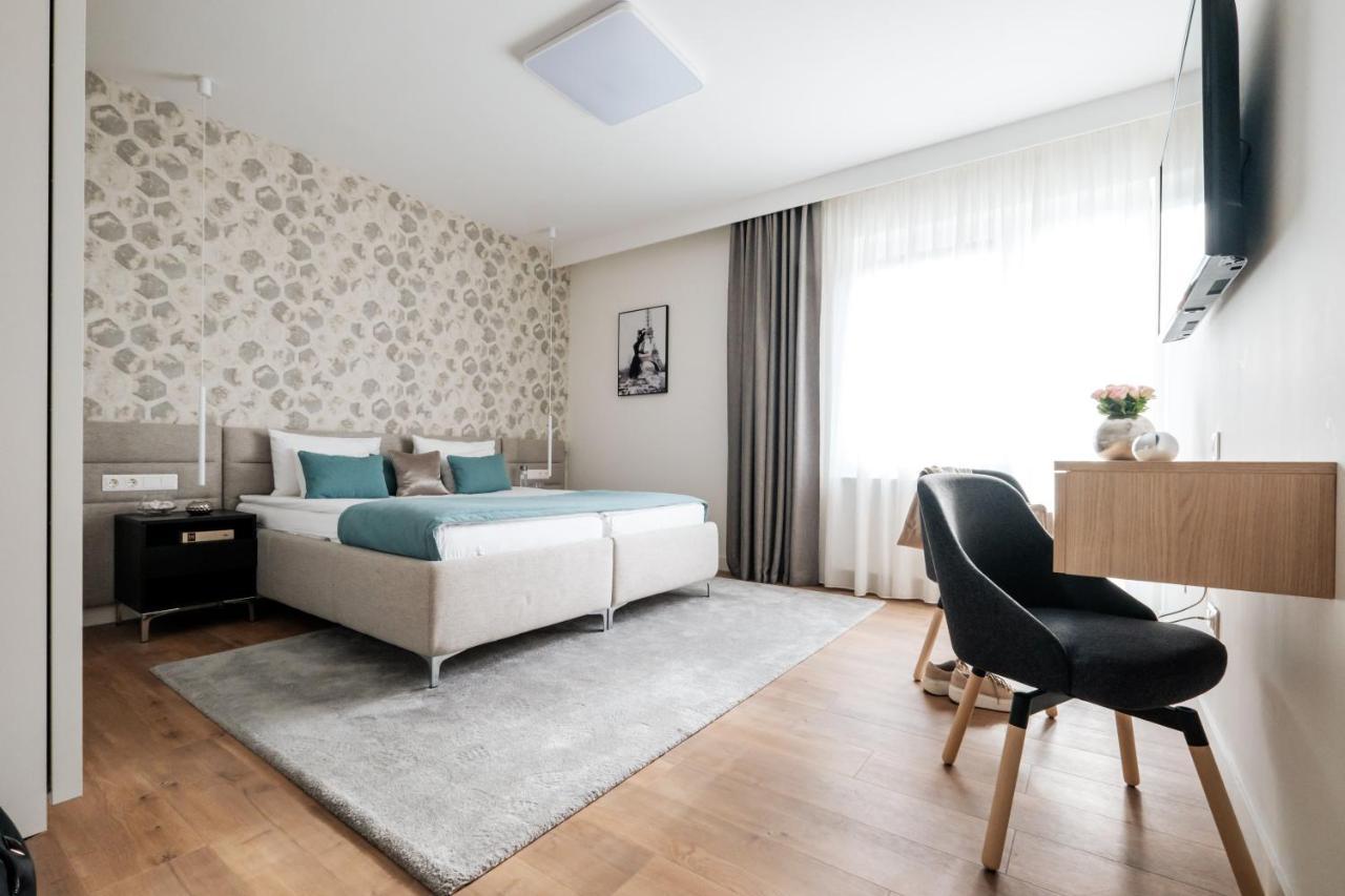 Adele Apartments เปตช์ ภายนอก รูปภาพ
