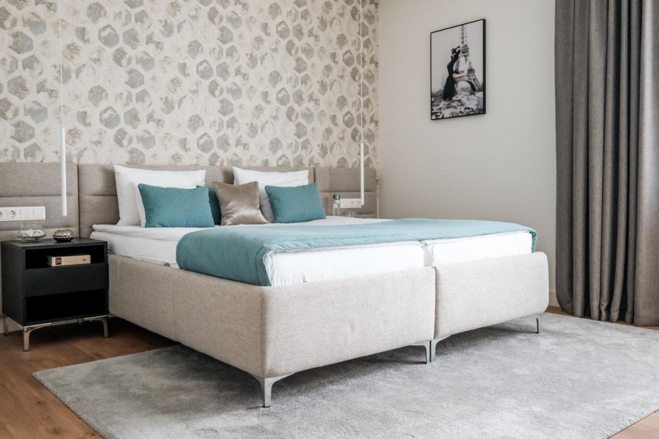 Adele Apartments เปตช์ ภายนอก รูปภาพ