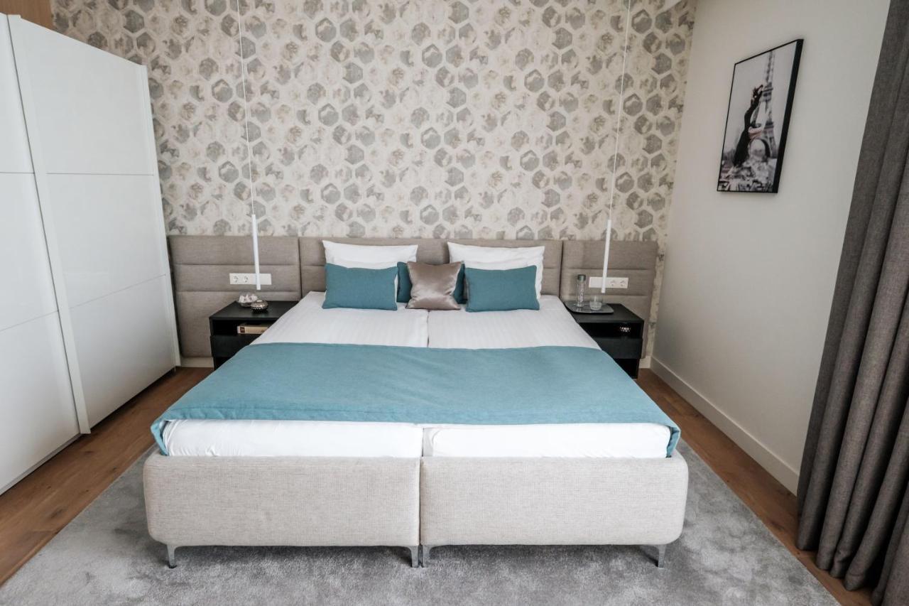 Adele Apartments เปตช์ ภายนอก รูปภาพ