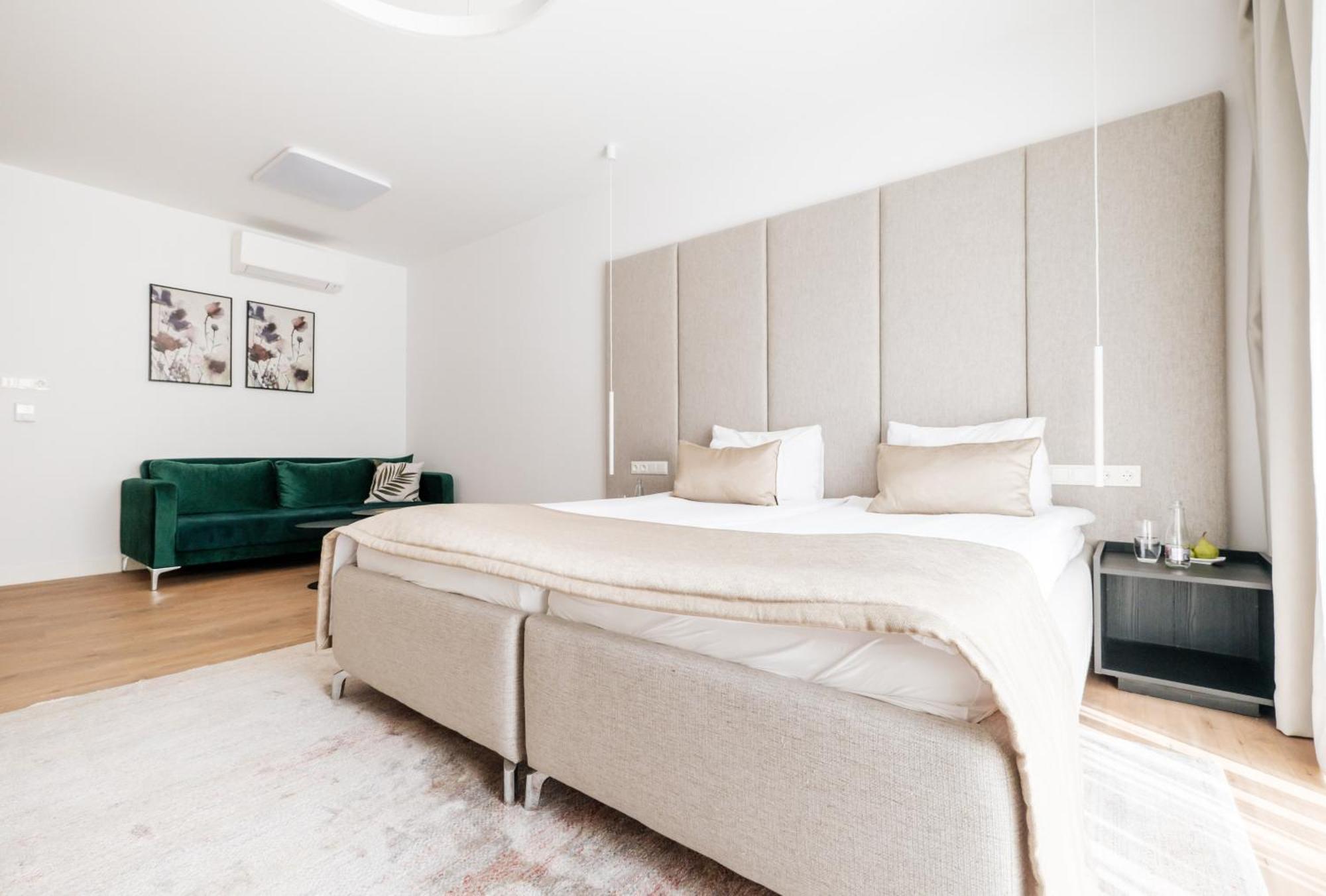Adele Apartments เปตช์ ภายนอก รูปภาพ