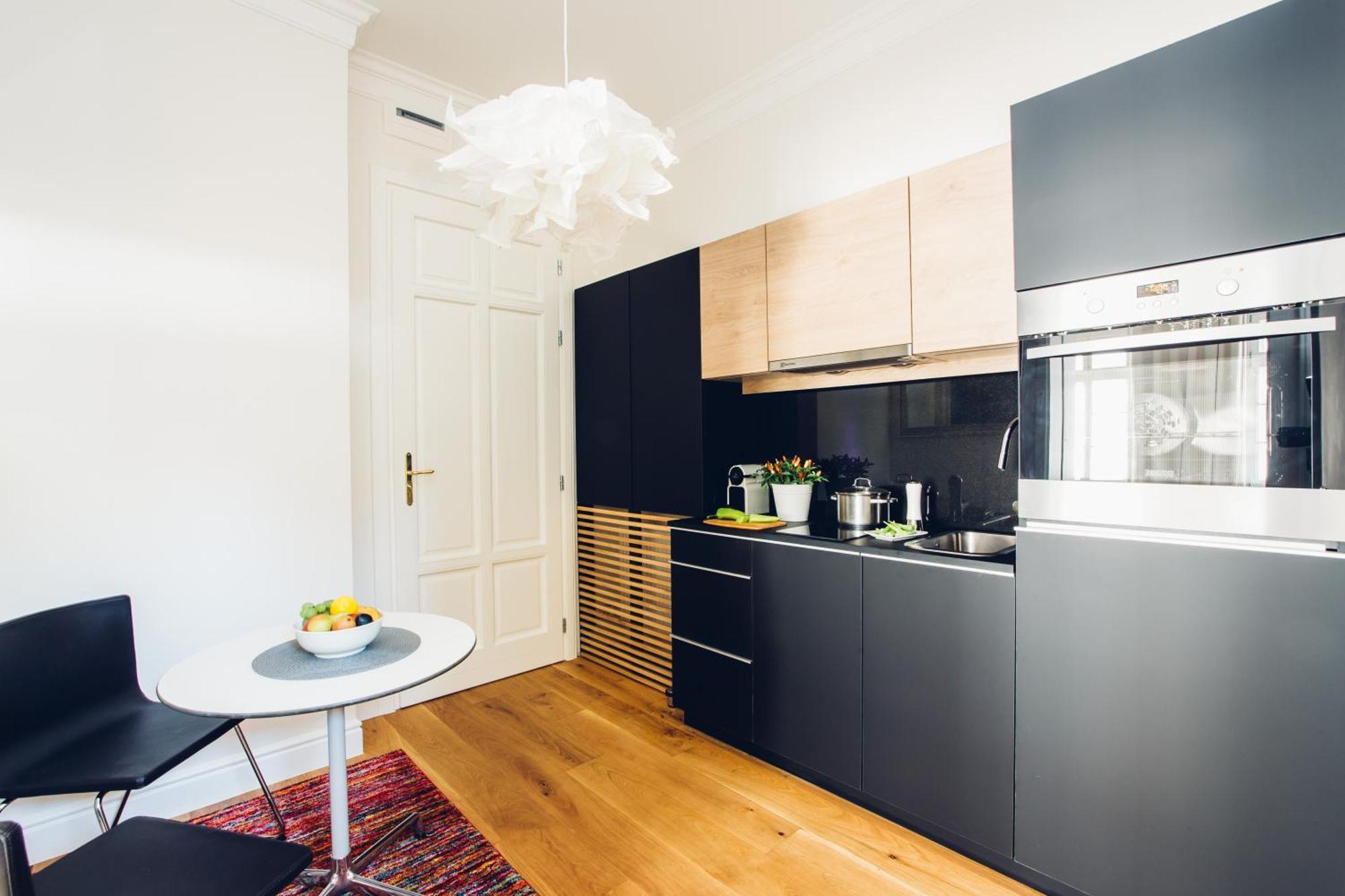 Adele Apartments เปตช์ ภายนอก รูปภาพ