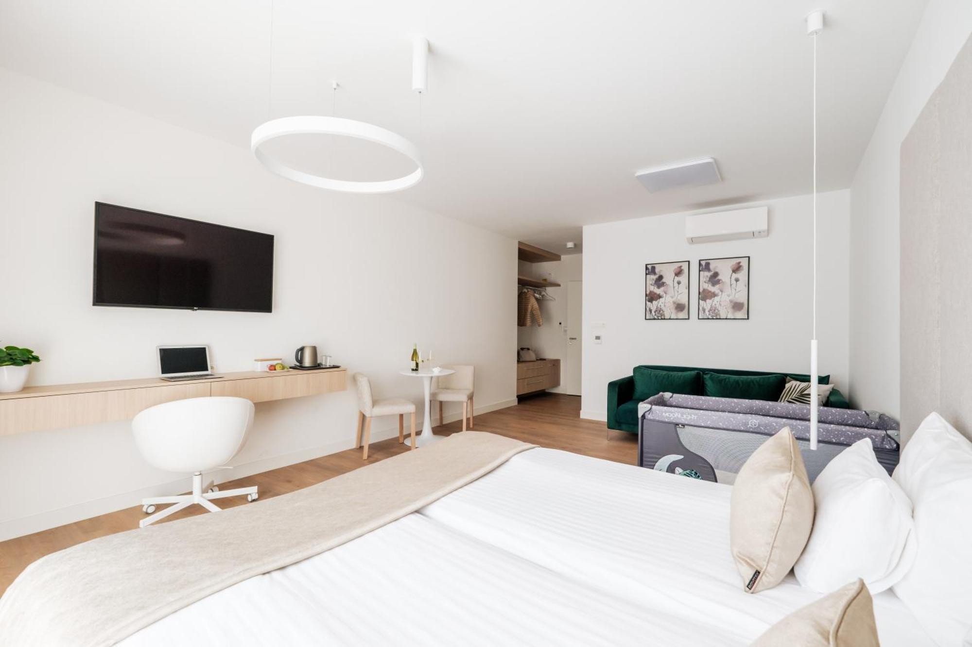 Adele Apartments เปตช์ ภายนอก รูปภาพ