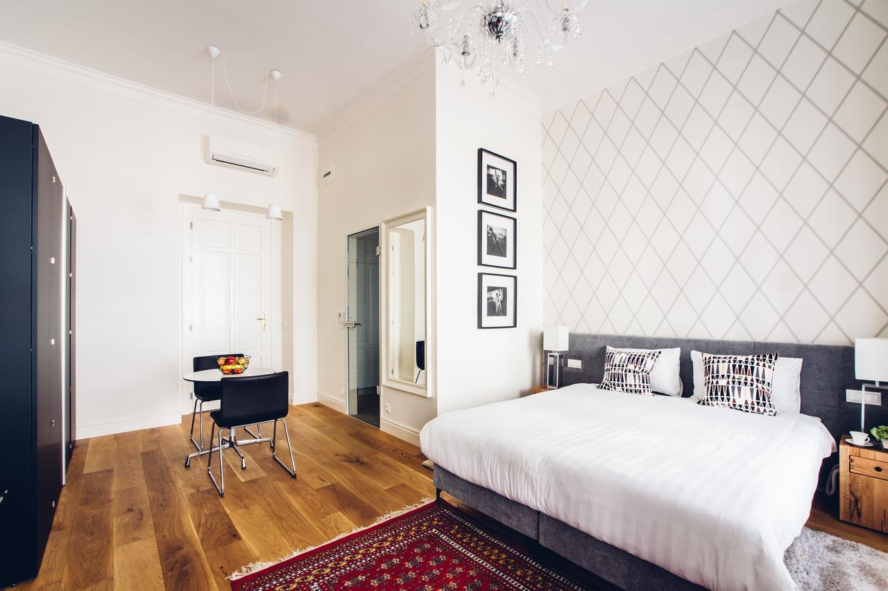Adele Apartments เปตช์ ภายนอก รูปภาพ