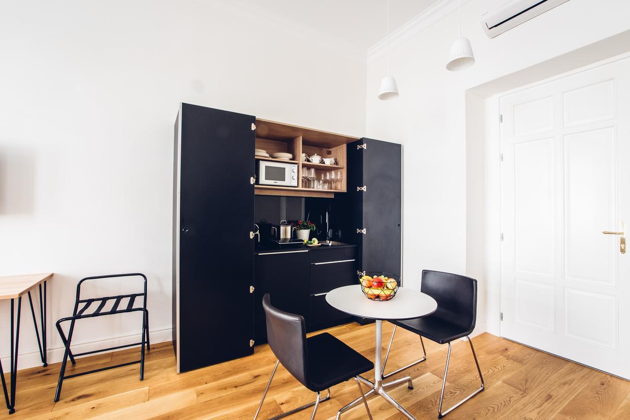 Adele Apartments เปตช์ ภายนอก รูปภาพ