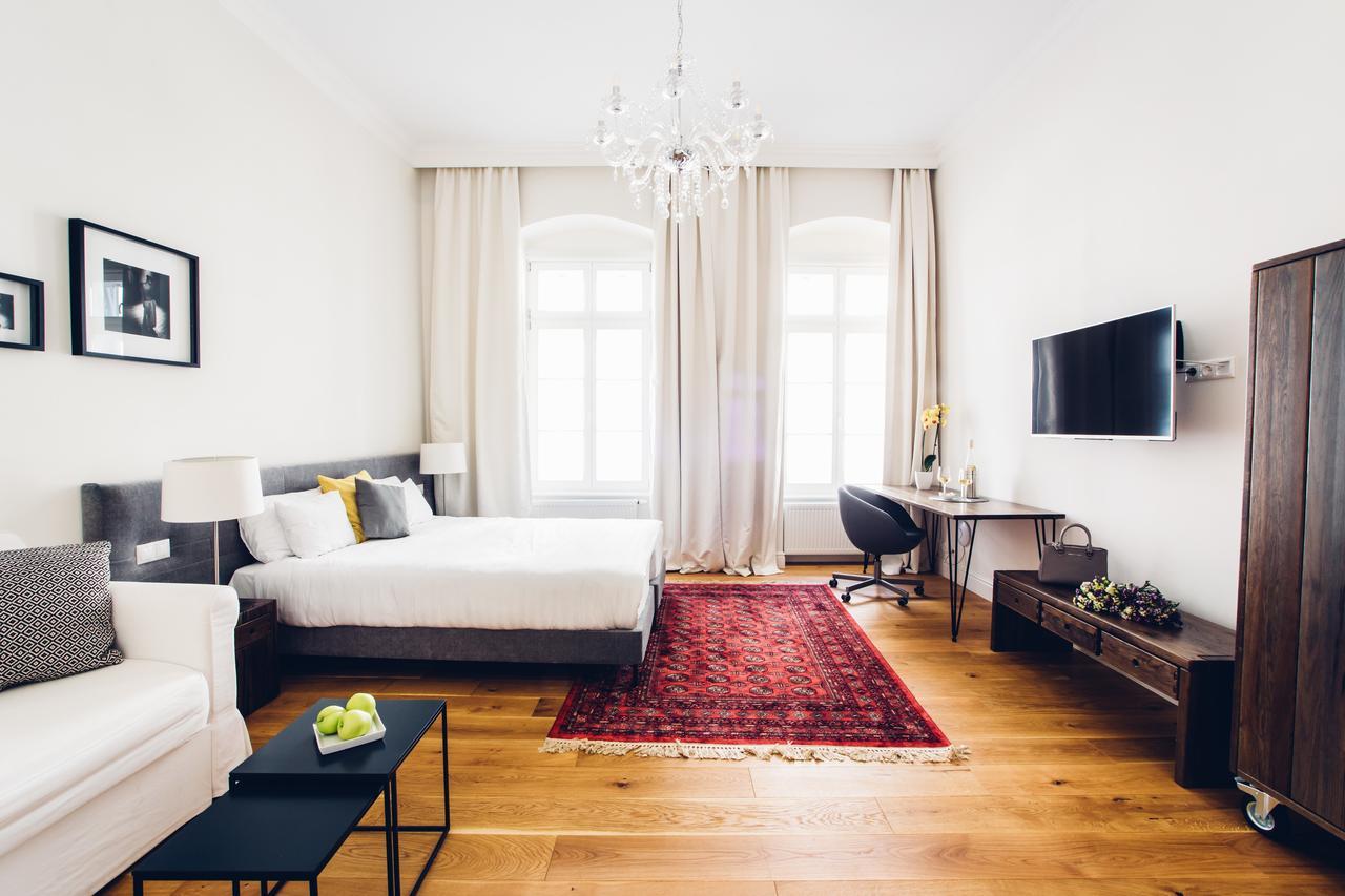 Adele Apartments เปตช์ ภายนอก รูปภาพ