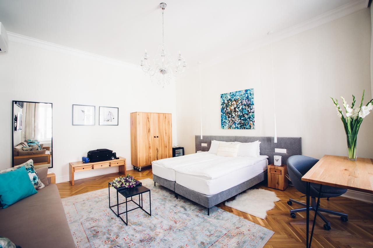 Adele Apartments เปตช์ ภายนอก รูปภาพ