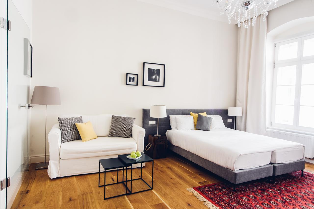 Adele Apartments เปตช์ ภายนอก รูปภาพ