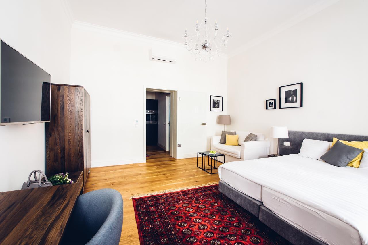 Adele Apartments เปตช์ ภายนอก รูปภาพ
