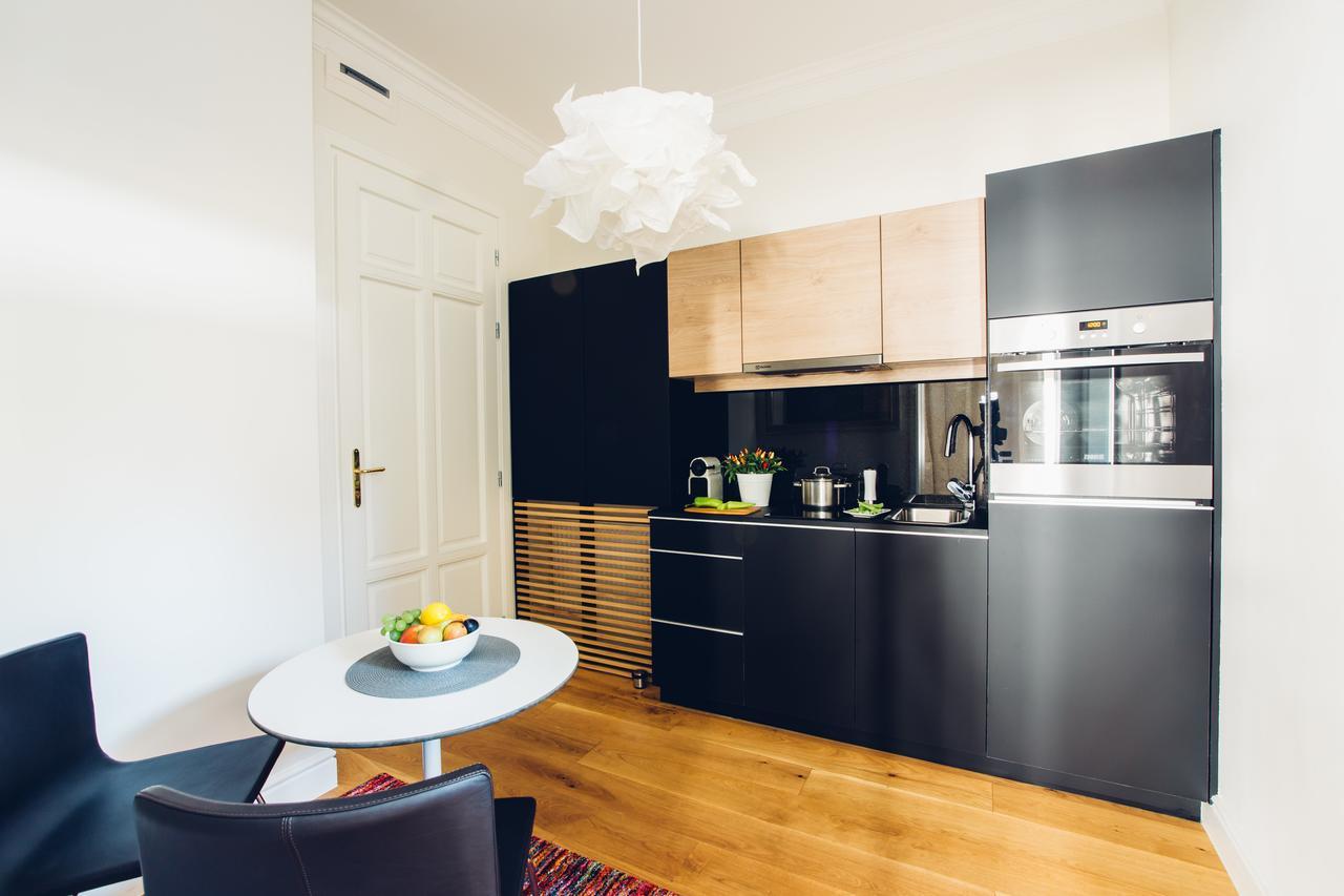 Adele Apartments เปตช์ ภายนอก รูปภาพ