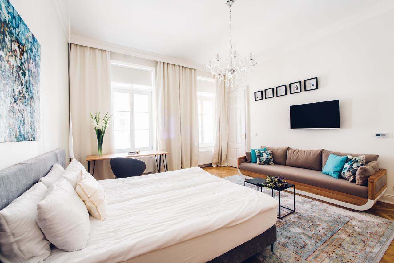 Adele Apartments เปตช์ ภายนอก รูปภาพ