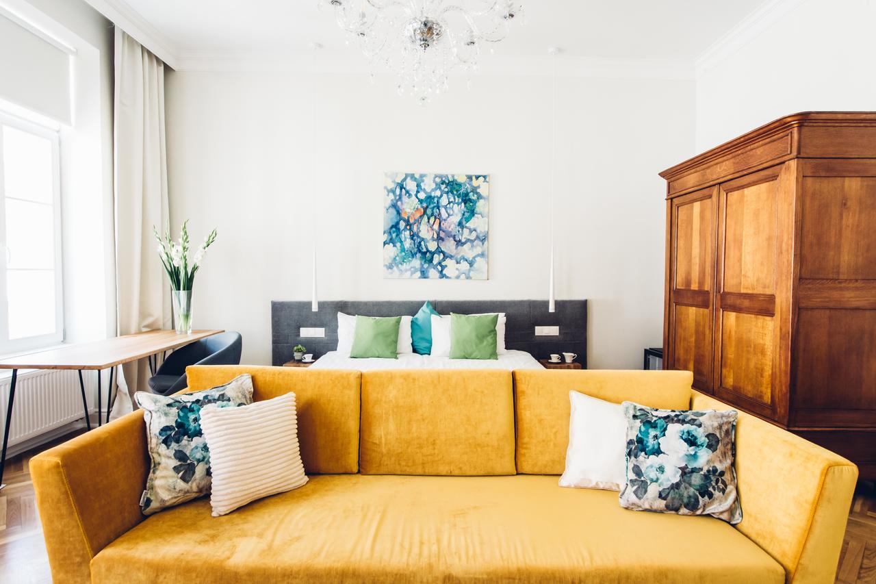 Adele Apartments เปตช์ ภายนอก รูปภาพ