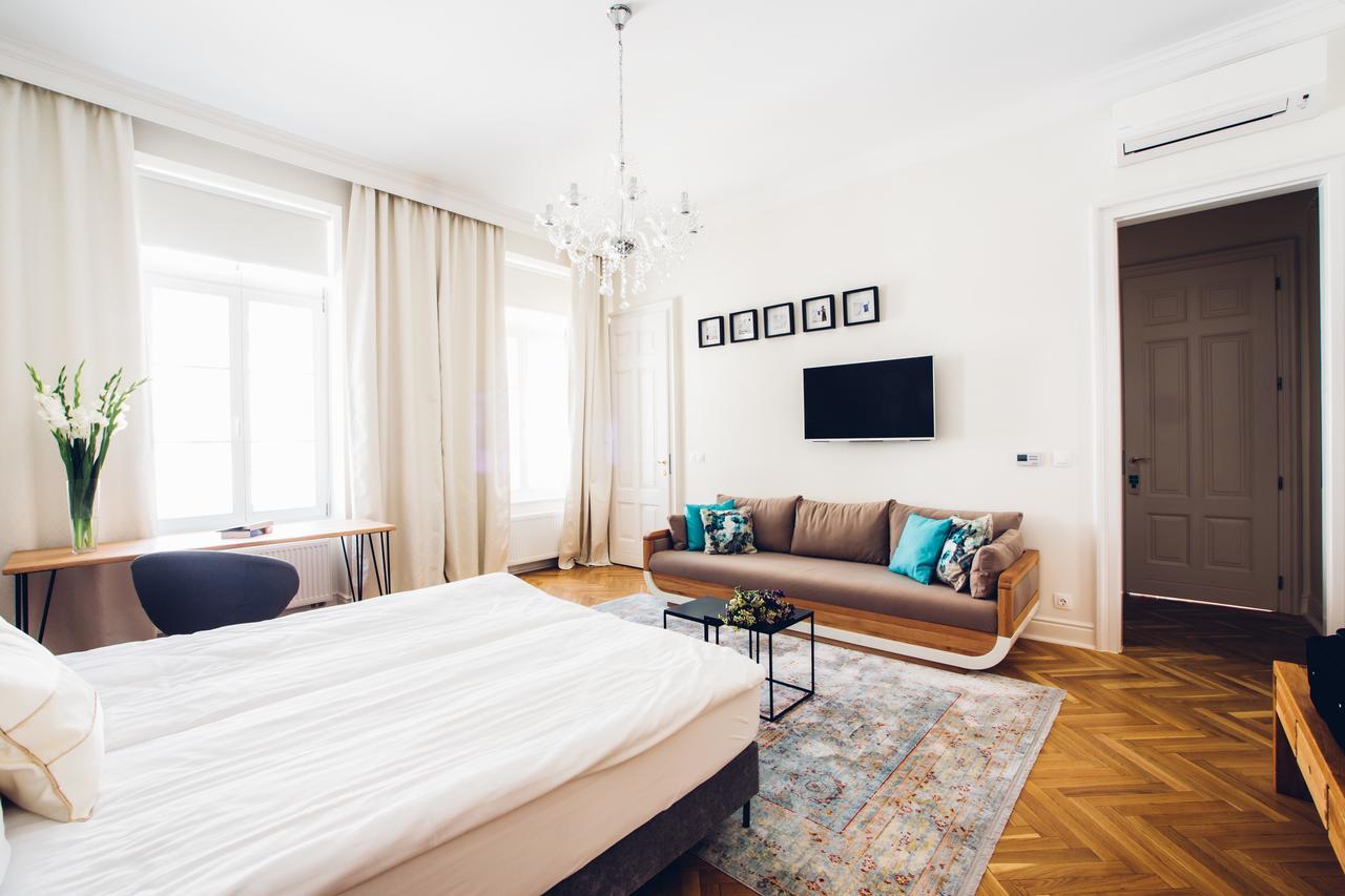 Adele Apartments เปตช์ ภายนอก รูปภาพ