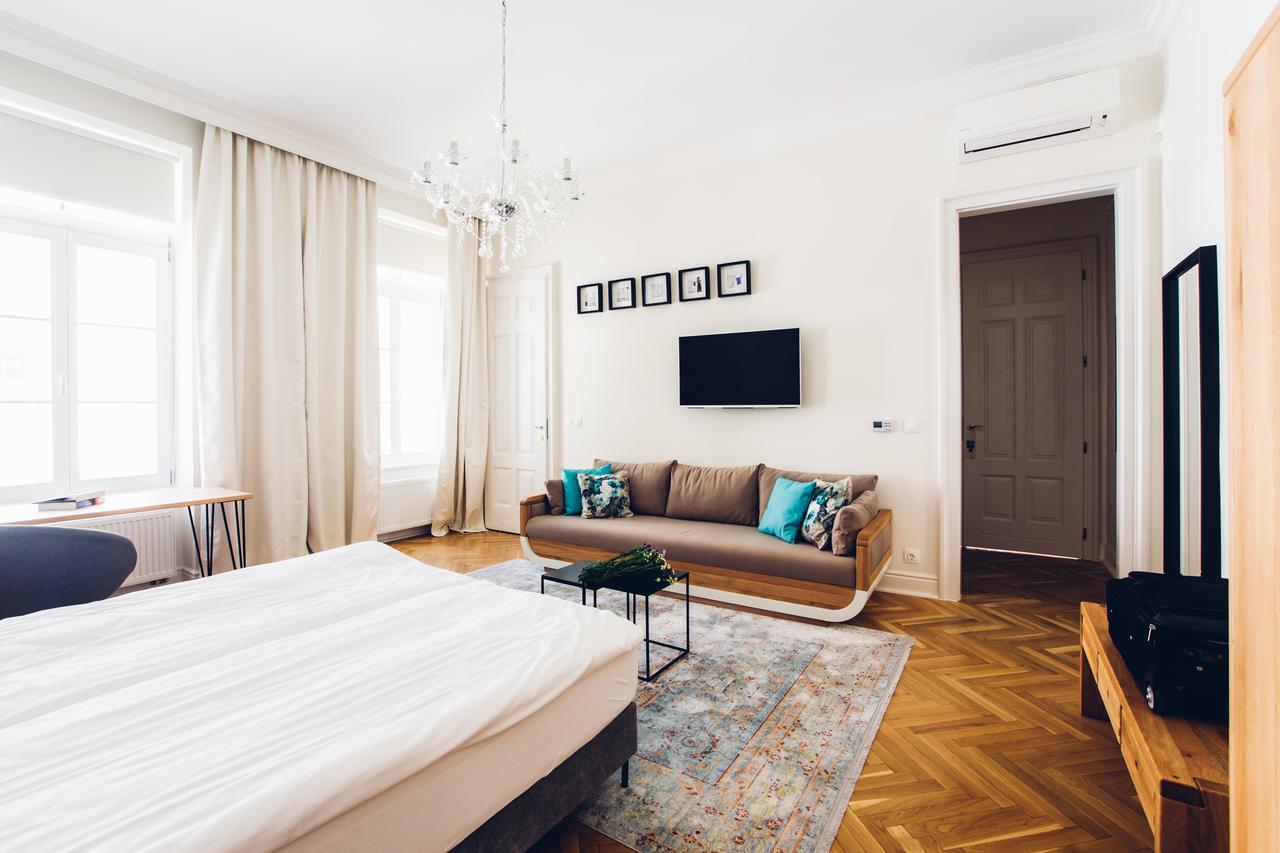 Adele Apartments เปตช์ ภายนอก รูปภาพ