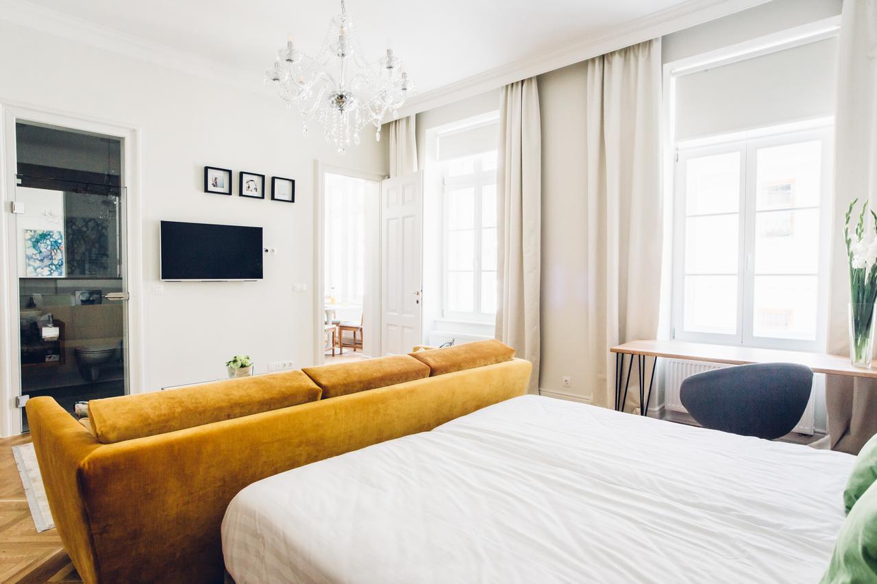Adele Apartments เปตช์ ภายนอก รูปภาพ