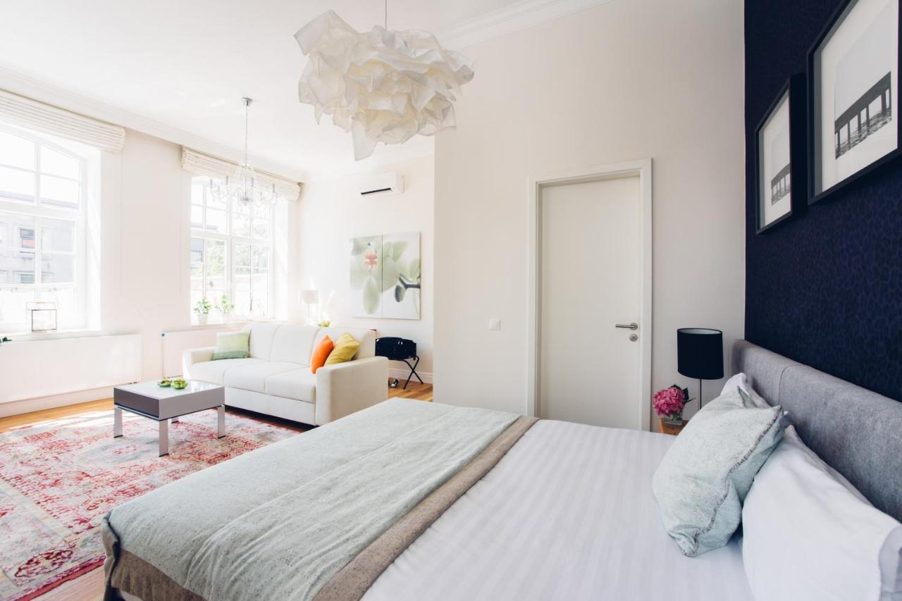 Adele Apartments เปตช์ ภายนอก รูปภาพ